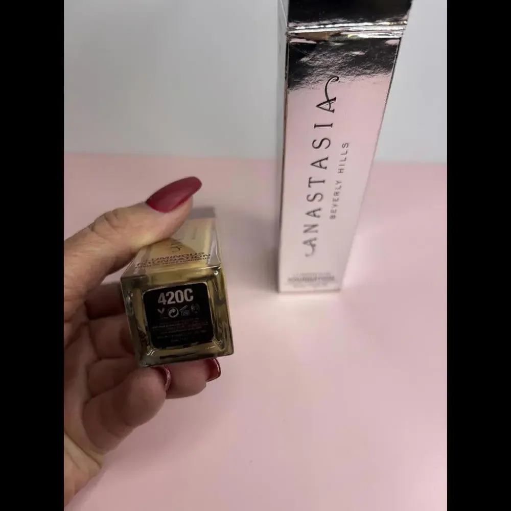 Anastasia Beverly Hills Luminous Foundation - 420C - Picture 4 of 4